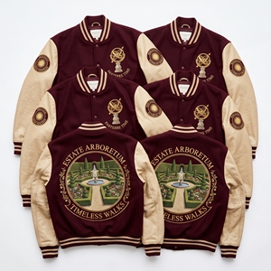 Chaqueta Letterman al por mayor, abrigo universitario de lana color terracota con bordado Canyon Lands y mangas de cuero crema, estilo bomber. - Product Image 6