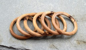 กำไลข้อมือไม้ทำมือ ลายไม้ธรรมชาติ ดีไซน์หนา  เครื่องประดับแฟชั่น  งานฝีมือ  จำหน่ายส่งออกจากอุตรพัฎฐ์เบจารา - Product Image 6