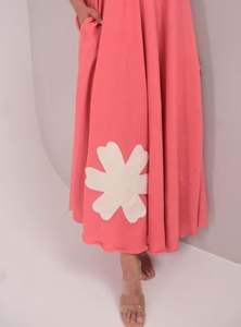 เดรสยาวผู้หญิงดีไซน์สวยทันสมัย คอลเลคชั่นใหม่ เซ็กซี่ คอวี ลายโพลีนีเซียน แขนกุด สไตล์ลำลอง สวยสง่า ทรงตรง โอเวอร์ไซส์ - Product Image 4