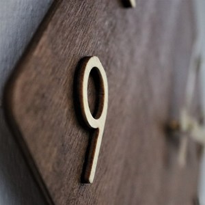 Decoración Escandinava Minimalista, Reloj de Pared de Madera Moderno de Mediados de Siglo, Reloj Rústico de Madera Reciclada con Arte Geométrico, Estilo Bauhaus - Product Image 4