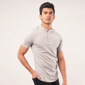 เสื้อยืดเฮนลีย์สีเทาสำหรับผู้ชาย แขนสั้น ผ้าฝ้าย 100% ทรงเข้ารูป คอตั้ง สไตล์ลำลอง สีพื้น ผ้าถัก ระบายอากาศได้ดี - Product Image 3
