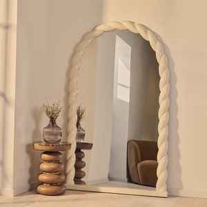 Miroir sur pied sculptural moderne avec cadre incurvé artistique, miroir décoratif pleine longueur pour salon et chambre à coucher - Product Image 1