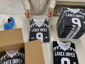 Uniforme de Fútbol Americano Personalizado para Hombre, Diseño de Llamas en Blanco y Negro, Impresión por Sublimación, Ropa de Práctica, Servicio OEM, Poliéster Transpirable - Product Image 5