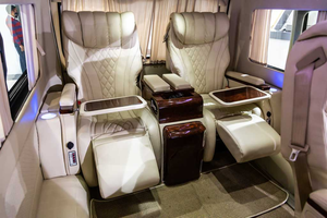 Super Clean 2025 Toyota Hiace VIP Executive Lounge Luxury Van Voiture d'occasion Hybride robuste à vendre - Product Image 5