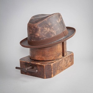 Chapeau Fedora en cuir vieilli de haute qualité, style western rétro, à large bord, pour hommes, logo personnalisé OEM ODM - Product Image 2