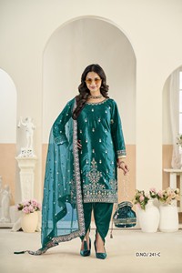 Traje de terciopelo Ice Velvet semicompuesto con bordados para la colección de trajes indios y pakistaníes - Product Image 5