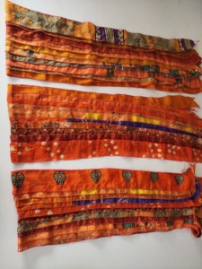 Écharpe en soie orange à imprimé géométrique ethnique, forme carrée, multifonctionnelle, tendance pour femmes, toutes saisons - Product Image 5