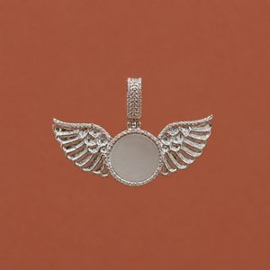 Pendentif photo personnalisé HipHop avec ailes d'ange entièrement serties de diamants Moissanite - Product Image 1