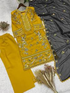 Conjunto de traje de algodón amarillo mostaza de moda con bordado en el escote, Kurti con mangas caladas festoneadas y pantalones rectos con detalles negros. - Product Image 5