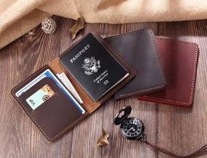 Funda de Pasaporte de Cuero Genuino con Nombre Personalizado Grabado con Láser, con Cierre de Cremallera, 5 Pulgadas, Marca Artha - Product Image 3