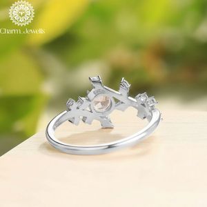Bague de fiançailles en moissanite taille coussin Charm Jewels, plaqué or rose 18 carats, sertie à griffes, certifiée IGI, pour femme, romantique - Product Image 3