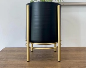 Maceta de cerámica con diseño floral, color blanco, perfecta para decoración de suelo de sala de estar, exhibición de plantas de interior y como regalo, procedente de la India. - Product Image 5