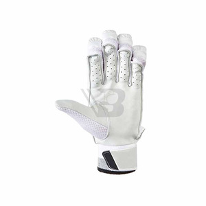 Guantes de Bateo de Críquet de Cuero Hechos a Medida con Diseño Nuevo, Cierre de Hebilla, Duraderos, Transpirables, de Alta Calidad, Precio en Pakistán - Product Image 3