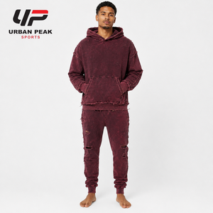 Conjunto Deportivo Moderno para Hombre con Detalles Desgastados, Tela Suave y Corte Cómodo para un Estilo Urbano Informal - Product Image 1