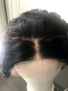 Cabello Natural Negro Rizado con Frente de Encaje y Nudos Decolorados de Calidad de Exportación para Pelucas y Extensiones Disponible para la Venta - Product Image 1