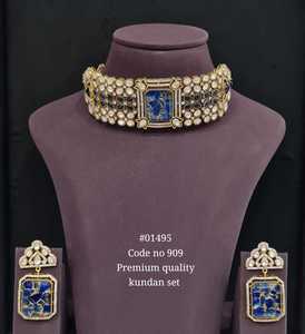 Parure de bijoux ethniques plaqués or avec collier Kundan 909 et boucles d'oreilles en fausses perles et pierres magiques, pour femme, idéale pour les fiançailles - Product Image 1