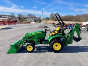 Tracteur utilitaire compact John Deere 2025R 24 CV 4x4 à moteur diesel et transmission hydrostatique, avec option chargeur – Meilleures ventes - Product Image 2