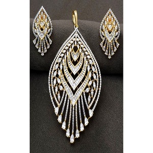 Adorable Juego de Collar con Colgante de Cadena de Eslabones Blancos Chapados en Oro con Aretes para Mujer, con Piedras de Circonio, para Bodas y Ocasiones Especiales - Product Image 1
