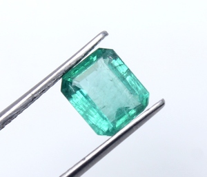 Émeraude naturelle octogonale du Rajasthan, 1,75 carat, facettée, verte royale et élégante, certifiée IGI pour la fabrication de bijoux - Product Image 3
