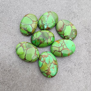 พลอยเทอร์ควอยซ์สีเขียวทองแดงแท้ รูปไข่ ขนาดมาตรฐาน เกรด AAA+ แบบคาโบชอง สำหรับทำเครื่องประดับ - Product Image 1