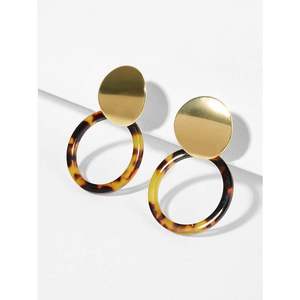 Boucles d'oreilles en résine de qualité supérieure, accessoires élégants en cristal pour les fêtes, les occasions décontractées et les occasions festives, fabriquées à la main pour une durabilité longue durée - Product Image 2