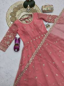 ชุดเดรสยาวแบบ Anarkali ดีไซน์คลาสสิก พร้อมงานปักและประดับเลื่อม ผ้าพิมพ์ลาย - Product Image 2