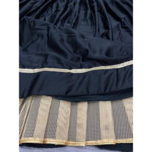 La plus tendance belle Navratri Lehenga Choli avec un vrai miroir pour les décorations de fête - Product Image 5