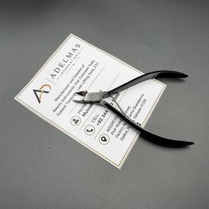 Pince à cuticules en acier noir au plasma avec embout de 8 mm, logo personnalisé, instrument de beauté, outil de soin des ongles en gros - Product Image 1