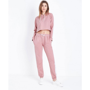 Vêtements coordonnés élégants pour les voyages, ensembles de survêtements pour femmes avec tissu doux et coupe moderne. - Product Image 3