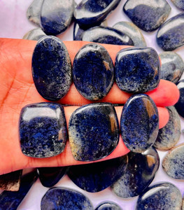Vente en gros de cabochon en vrac en dumortiérite naturelle Pierre de dumortiérite semi-précieuse lisse pour la guérison énergétique Dos plat - Product Image 1