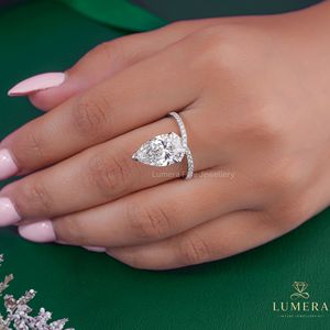 Anillo de Compromiso con Diamante Cultivado en Laboratorio en Forma de Pera, Anillo de Boda de Oro Blanco de 18K para Mujer - Product Image 1