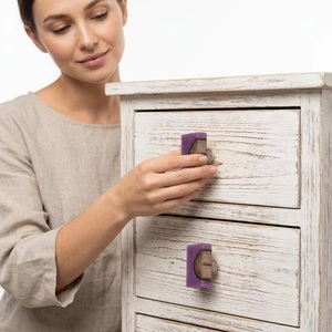 Poignée de tiroir moderne carrée en bois et résine avec bouton métallique violet pour bar et bureau à domicile - Installation facile pour meubles - Product Image 2