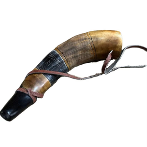 Corne de buffle viking écologique faite à la main avec ceinture en cuir - Couleur naturelle, gravée à la main, corne de souffleur viking : bataille médiévale - Product Image 1