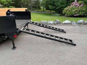 Remorque benne noire à col de cygne, triple essieu, utilitaire, pour transport de marchandises agricoles, avec bâche 110 GSM, en stock - Product Image 2