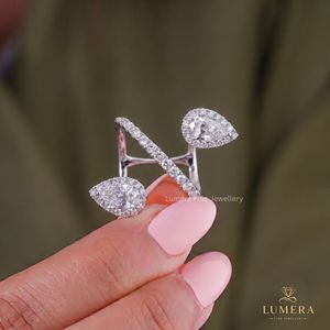 Bague de fiançailles unique en diamant de laboratoire taille poire, design Toi et Moi ouvert avec double micro-pavé et halo entrelacé - Product Image 1