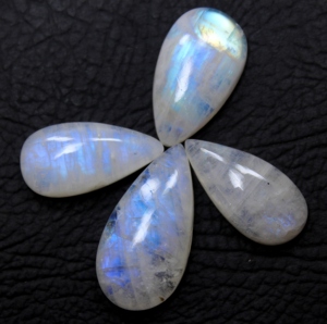 Cabujón de piedra lunar arcoíris blanca natural al por mayor, gema lisa de alta calidad para la fabricación de joyas, disponible en forma de pera. - Product Image 2