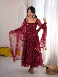 Ensemble Salwar Kameez pour femme en mousseline brodée à imprimé floral bordeaux, robe Anarkali à manches longues, châle, taille naturelle, style indien festif - Product Image 1