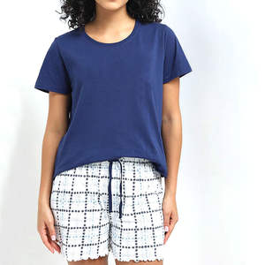 Ensemble deux pièces en coton uni pour femmes, personnalisable avec logo, t-shirt à manches courtes coupe classique et short en coton - Product Image 1