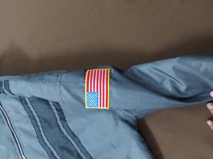 Venta al por mayor de chaquetas de béisbol personalizadas Oxford para hombre, chaqueta bomber bordada de satén - Product Image 3