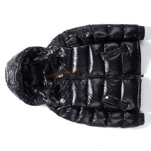 Chaqueta Acolchada Negra Unisex con Capucha, Estilo Casual de Invierno, Corte Regular Ajustado, Cierre de Cremallera, Relleno de Poliéster, Resistente al Viento, con Letras en la Parte Delantera - Product Image 5