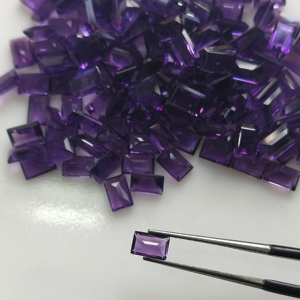 อเมทิสต์แอฟริกันธรรมชาติ 6x4 มม. ทรงบาแกตต์ สีม่วง คุณภาพดีที่สุด พลอยหลวมสำหรับทำเครื่องประดับ รีดดิ้ง เมาน์เทน เจมส์ - Product Image 4