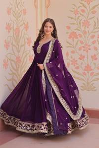 Ensemble de robe Anarkali brodée royale pour femmes, robe ethnique longue avec dupatta, collection festive traditionnelle - Product Image 4