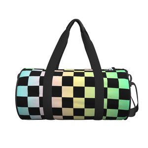 Bolsa de Viaje Unisex con Diseño a Cuadros, Impresión Bajo Demanda, Bolsa Deportiva Resistente y Elegante para Hombre - Product Image 3