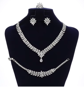 Juego de Joyería Nupcial de Lujo con Moissanita, Collar, Pendientes, Anillo y Brazalete, Chapado en Oro, Moderno, para Bodas, Compromisos y Fiestas, para Mujer - Product Image 1