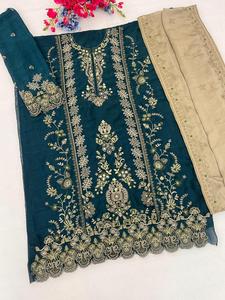 Traje pakistaní Rangoli Crush con bordado pesado de lentejuelas y trabajo Khatli que le da un aspecto elegante a las mujeres. - Product Image 5