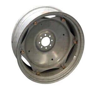 Rueda Trasera Completa con Llanta y Disco 9"x28 y 11"x28 Compatible con Tractores Massey Ferguson 35 135 165 240 265 285 375, Neumáticos 16.9-28 18.4-28 - Product Image 1