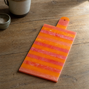 Planche à fromage personnalisée en résine rouge, faite à la main, écologique, passe au lave-vaisselle, 10 pouces, blocs à découper de haute qualité, ustensiles de cuisine - Product Image 2