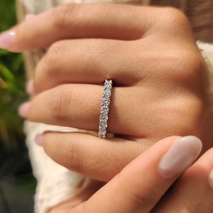 Anillo de Compromiso Clásico Solitario de Oro Blanco Sólido de 14K/18K con Diamante Cultivado en Laboratorio de Corte Brillante VVS, Anillo de Eternidad para Boda - Product Image 4