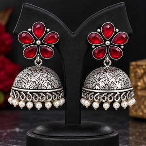 Pendientes Colgantes de Moda con Diseño de Flor de Granate Rojo y Latón Plateado Oxidado |   Jhumka Étnica India de Fábrica Directa al por Mayor |   Personalizado - Product Image 6