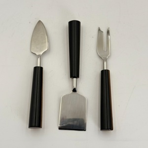 Ensemble élégant de couteaux à fromage avec manches en résine, lames en acier inoxydable de qualité supérieure pour couper, trancher et une présentation de table raffinée - Product Image 4